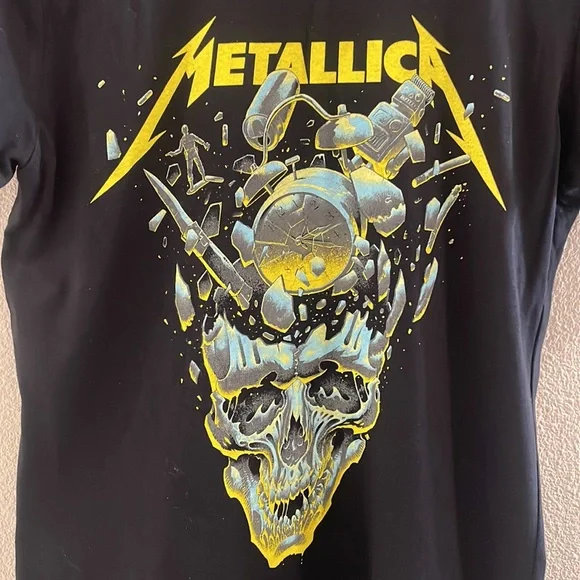 Women’s black Metallica concert T-shirt - Picture 2 of 7
